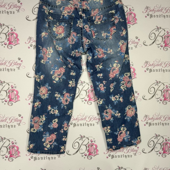 Illegal jeans capris floral denim pink cream blue printed flowers all over 🌸 - Picture 8 of 9
